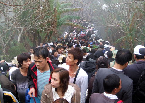 Yen Tu festival opens